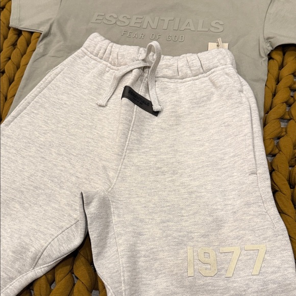 Essentials Light Gray Set - Picture 7 of 9